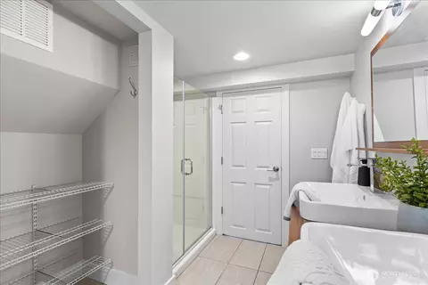 Bath - 747 Olympic Ave, Edmonds, WA 98020 photo 4 of 4