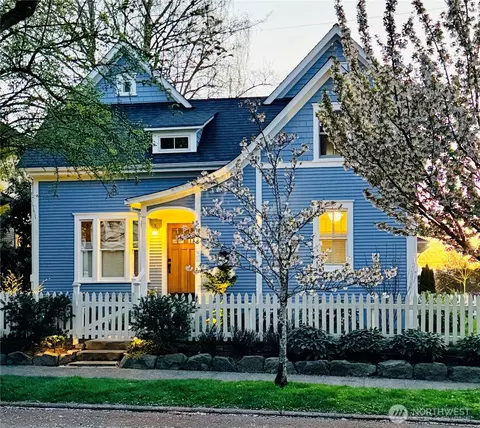 1823 Warren Ave N, Seattle, WA 98109