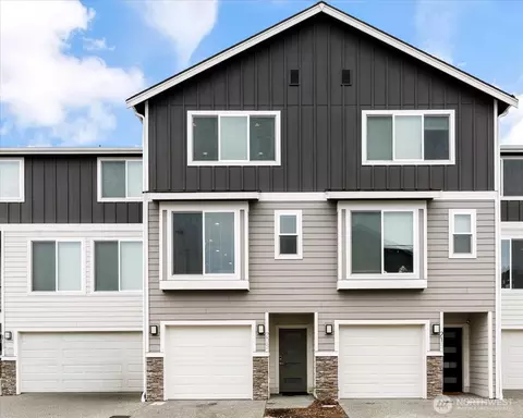 205 SW 4th Ln, Oak Harbor, WA 98277