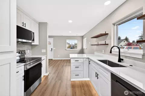 Kitchen - 307 Bridge St SE, Orting, WA 98360 photo 3 of 4