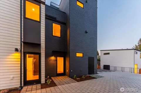 4122 B Burke Ave N, Seattle, WA 98103