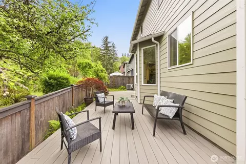 Exterior - 18928 10th Dr SE, Bothell, WA 98012 photo 4 of 6