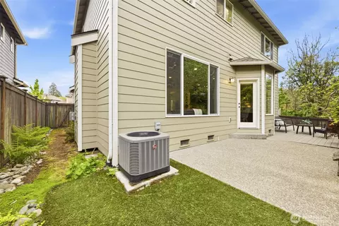 Exterior - 18928 10th Dr SE, Bothell, WA 98012 photo 5 of 6