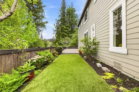 Exterior - 18928 10th Dr SE, Bothell, WA 98012 photo 2 of 6