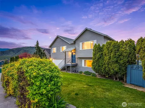 712 S Lexington Pl, East Wenatchee, WA 98802
