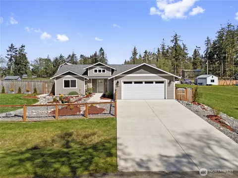 355 E Bon Air Dr, Coupeville, WA 98239
