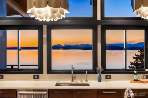 3831 58th Ave SW, Seattle, WA 98116