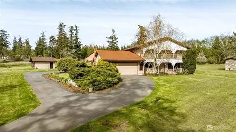 987 E Crescent Harbor Rd, Oak Harbor, WA 98277