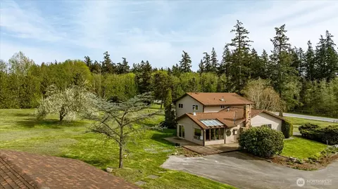 987 E Crescent Harbor Rd, Oak Harbor, WA 98277