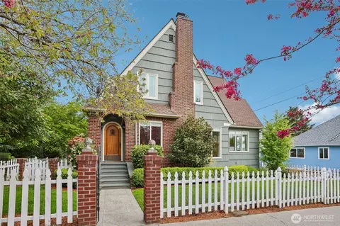 4064 SW Hill St, Seattle, WA 98116