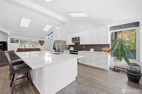 Kitchen - 10430 34th Dr SE, Everett, WA 98208 photo 3 of 4