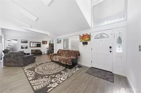 Entry Way - 10430 34th Dr SE, Everett, WA 98208 photo 2 of 3