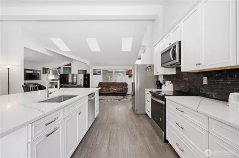 Kitchen - 10430 34th Dr SE, Everett, WA 98208 photo 4 of 4