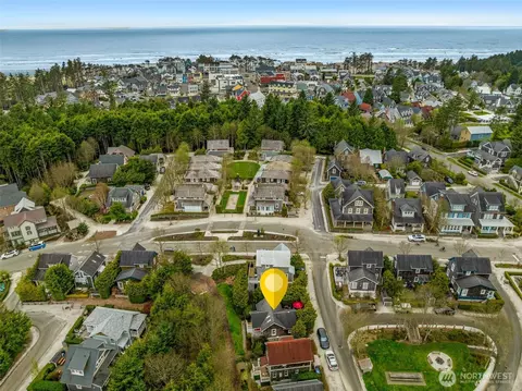 73 Lily Ln, Pacific Beach, WA 98571