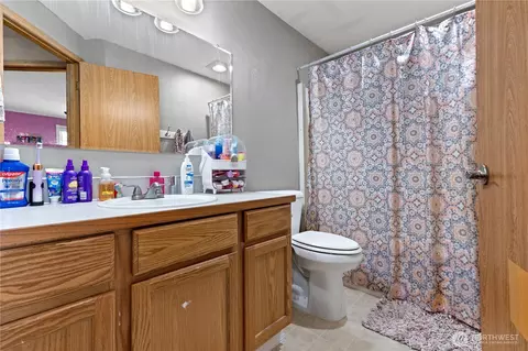 Bath - 16118 93rd St E, Sumner, WA 98390 photo 3 of 3