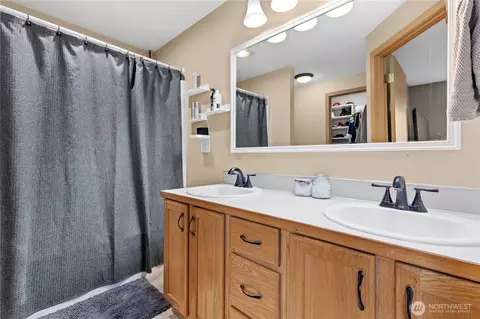 Bath - 16118 93rd St E, Sumner, WA 98390 photo 2 of 3