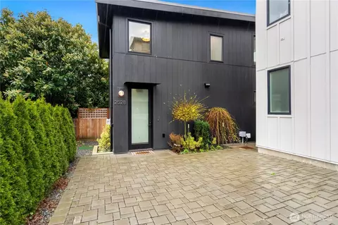2528 27th Ave W, Seattle, WA 98199