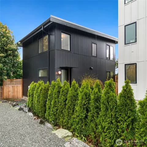 2528 27th Ave W, Seattle, WA 98199