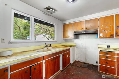 Kitchen - 9012 NE 178th St, Bothell, WA 98011 photo 1 of 3