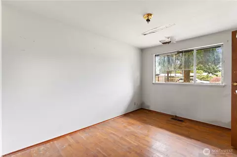 Bedroom - 9012 NE 178th St, Bothell, WA 98011 photo 1 of 7