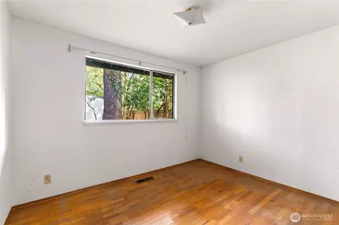 Bedroom - 9012 NE 178th St, Bothell, WA 98011 photo 3 of 7