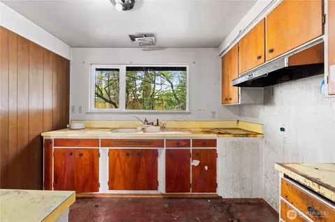 Kitchen - 9012 NE 178th St, Bothell, WA 98011 photo 3 of 3