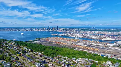 3052 38th Ave SW, Seattle, WA 98136