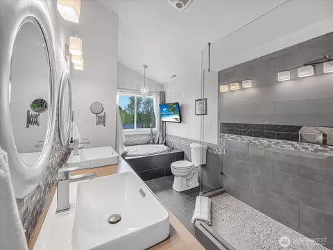 Bath - 15220 197th St E, Orting, WA 98360 photo 2 of 5