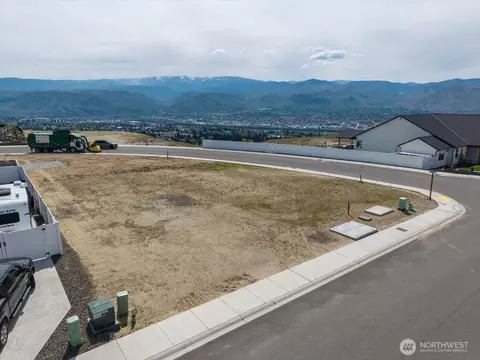 834 NE Tyler Pl, East Wenatchee, WA 98802