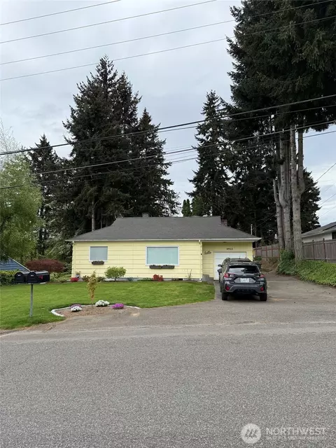 8922 35th St W, University Place, WA 98466