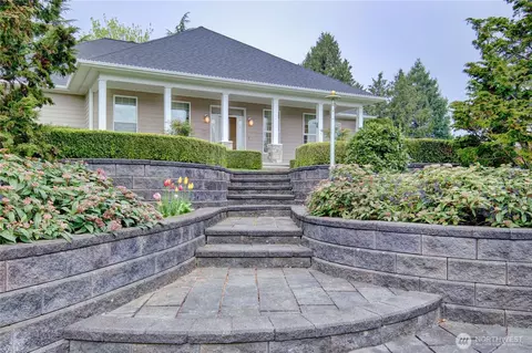 12220 Maple Crest Dr, Burlington, WA 98233