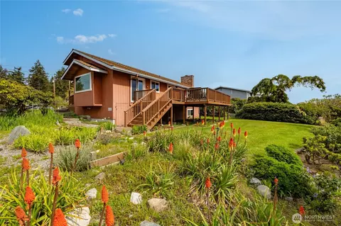 980 Moonraker Dr, Freeland, WA 98249