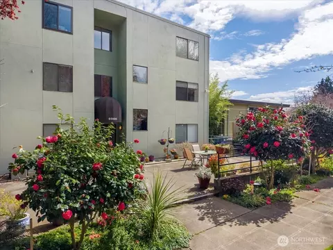 4000 24th Ave W #202, Seattle, WA 98199