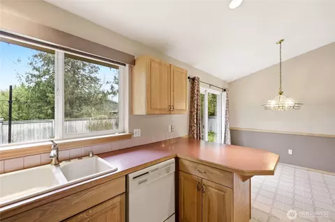 Kitchen - 40 Liberty Way, Sequim, WA 98382 photo 2 of 2