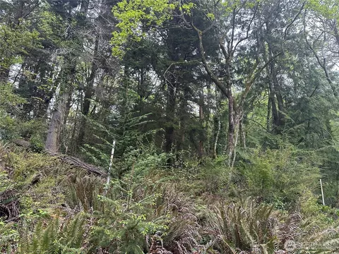 13 NE Shore Dr, Indianola, WA 98342