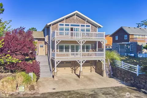 205 26th St NW, Long Beach, WA 98631