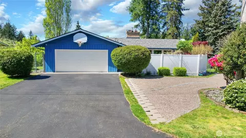 3961 NW Country Ln, Bremerton, WA 98312