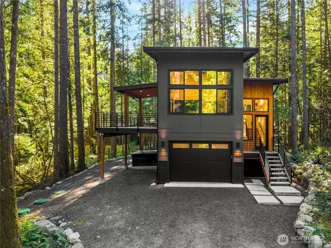 7475 Canyon View Dr, Deming, WA 98244