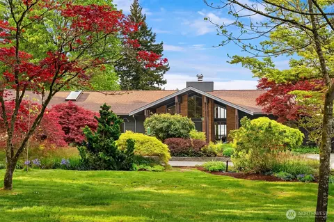 8425 SW 216th St, Vashon, WA 98070