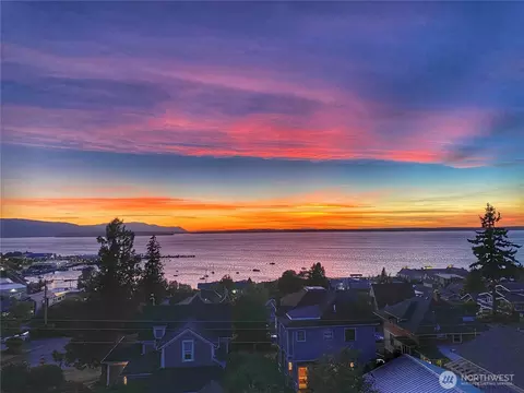 934 14th St, Bellingham, WA 98225