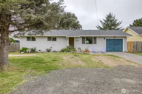 175 Jib St NW, Ocean Shores, WA 98569