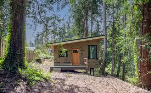 9263 NE Spruce Ave, Indianola, WA 98342