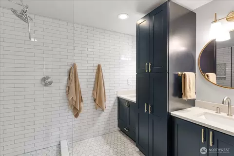 Bath - 22017 95th Pl W, Edmonds, WA 98020 photo 2 of 4