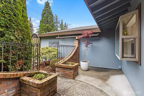 Exterior - 22017 95th Pl W, Edmonds, WA 98020 photo 4 of 10