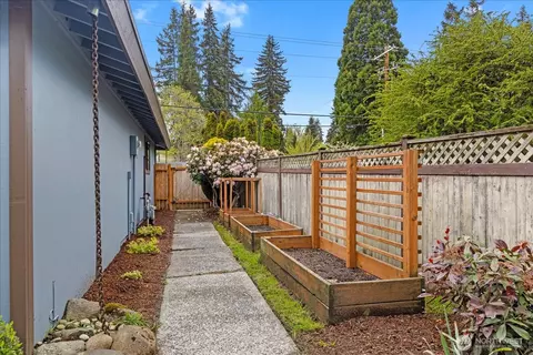 Exterior - 22017 95th Pl W, Edmonds, WA 98020 photo 9 of 10