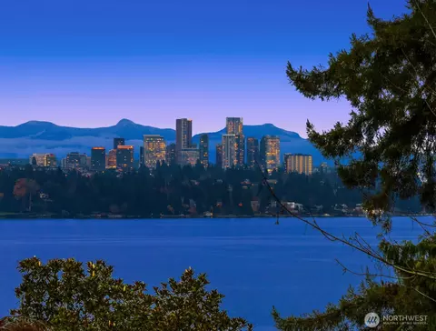 View/Area - 3814 E John St, Seattle, WA 98112 photo 4 of 4