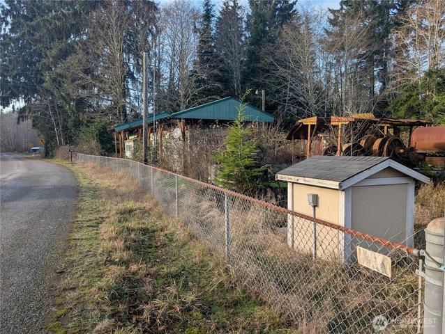 300 Sekiu River Rd, Sekiu, WA 98381