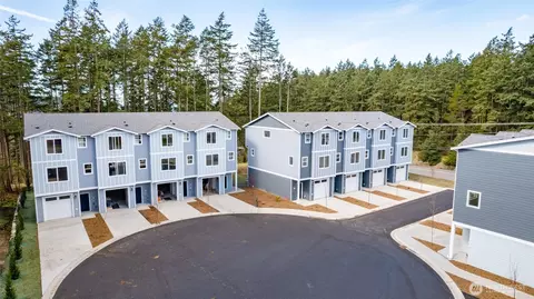 945 NW Heller St #C4, Oak Harbor, WA 98277