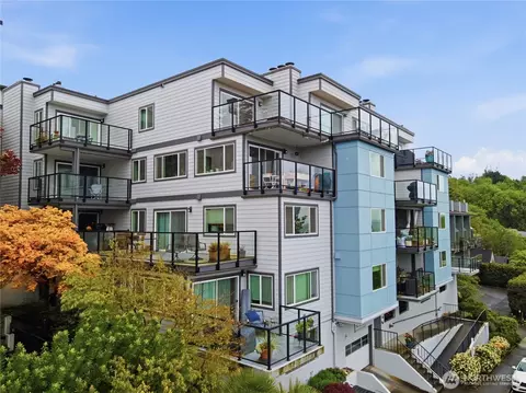 2040 13th Ave W #13, Seattle, WA 98119