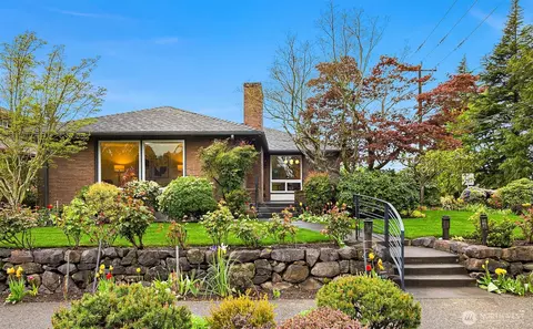 6857 44th Ave NE, Seattle, WA 98115